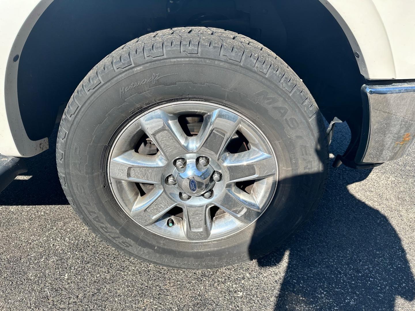 2014 White /Black Ford F-150 Lariat 502A (1FTFW1ET7EF) with an 3.5L. V6 engine, 6-Speed Automatic transmission, located at 547 E. Main St., Orwell, OH, 44076, (440) 437-5893, 41.535435, -80.847855 - This 2014 Ford F-150 Lariat Crew Cab boasts a 3.5L Twin Turbo EcoBoost V6 engine producing 365 horsepower and 420 lb-ft of torque, paired with a 6-speed automatic transmission and 3.31 gearing. It offers impressive features such as a leather interior, heated and cooled front seats, dual-zone automat - Photo#10